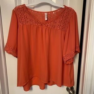 Xhiliration flowy elbow length blouse with lace pattern